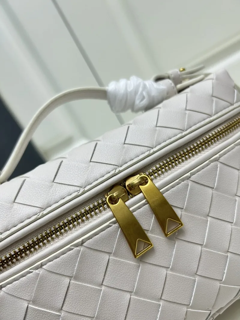 BV Woven Crossbody Cosmetic Bag S04002 Light Gray - Image 4