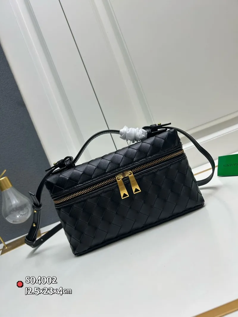 Black Bottega Veneta Crossbody Bag S04002