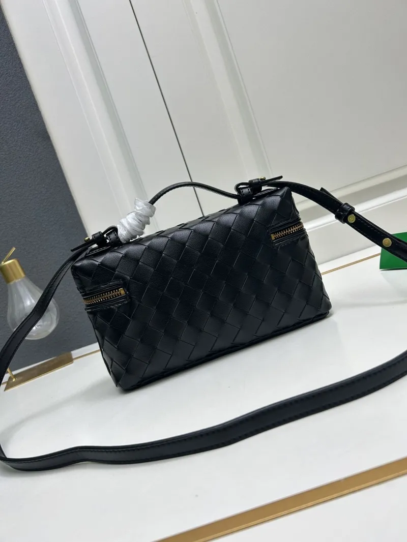 Black Bottega Veneta Crossbody Bag S04002 - Image 3