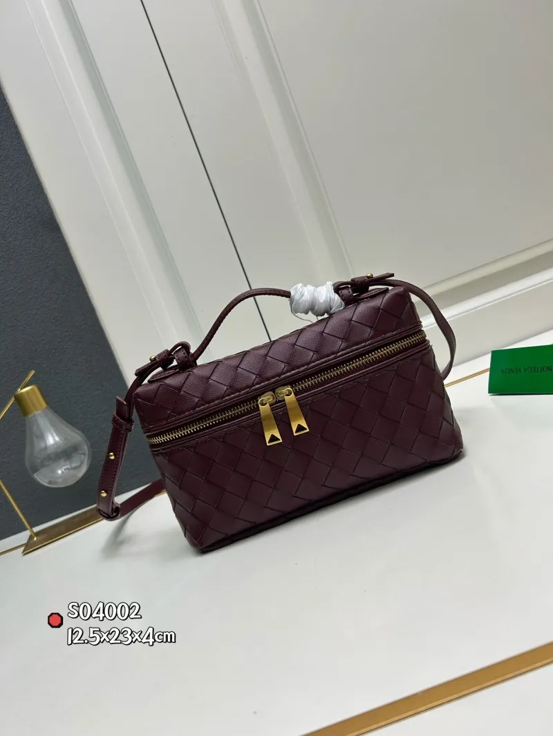 Bottega Veneta Burgundy Crossbody Bag S04002