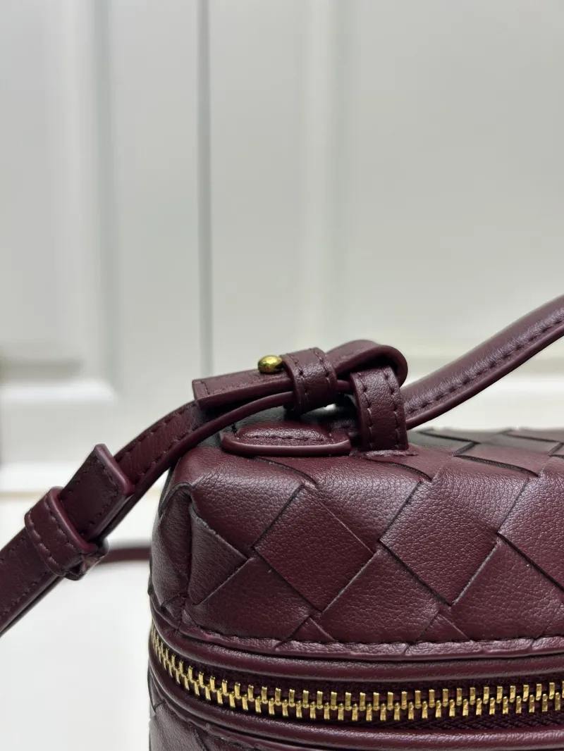 Bottega Veneta Burgundy Crossbody Bag S04002 - Image 5