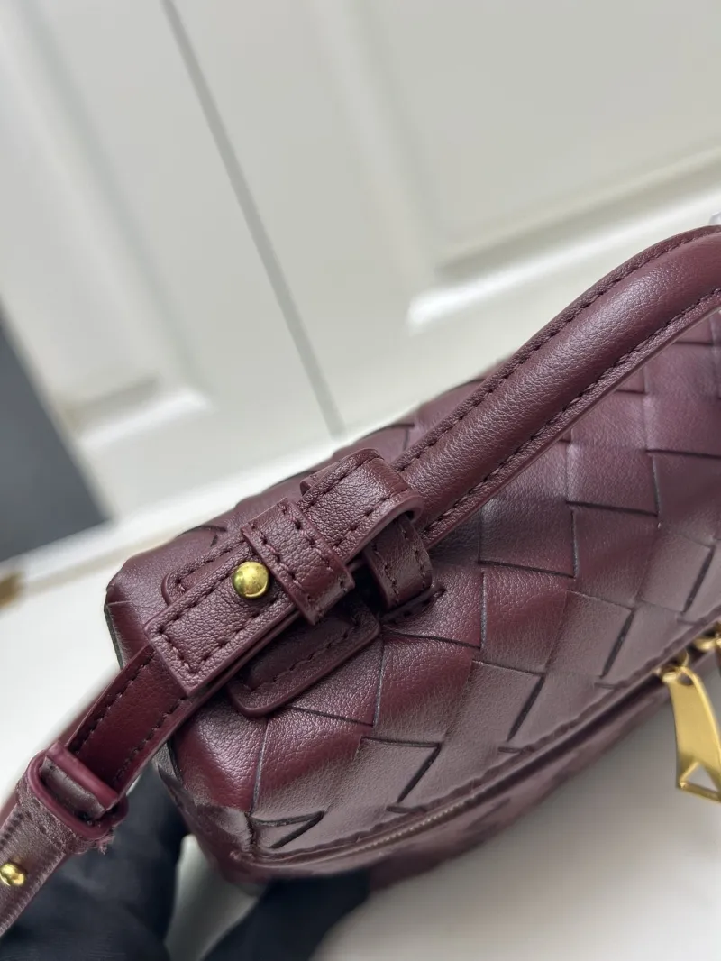 Bottega Veneta Burgundy Crossbody Bag S04002 - Image 6