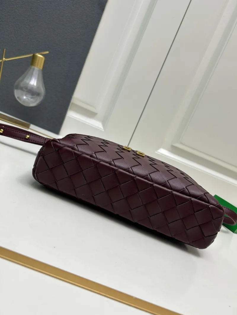 Bottega Veneta Burgundy Crossbody Bag S04002 - Image 7