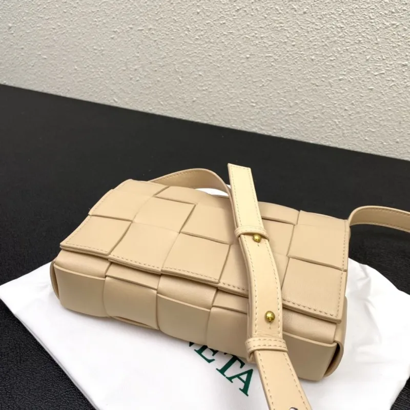 Bottega Veneta Small Beige Crossbody Bag 23cm 3029 - Image 7