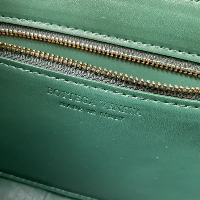 Bottega Veneta Small Green Crossbody Bag 23cm 3029 - Image 9
