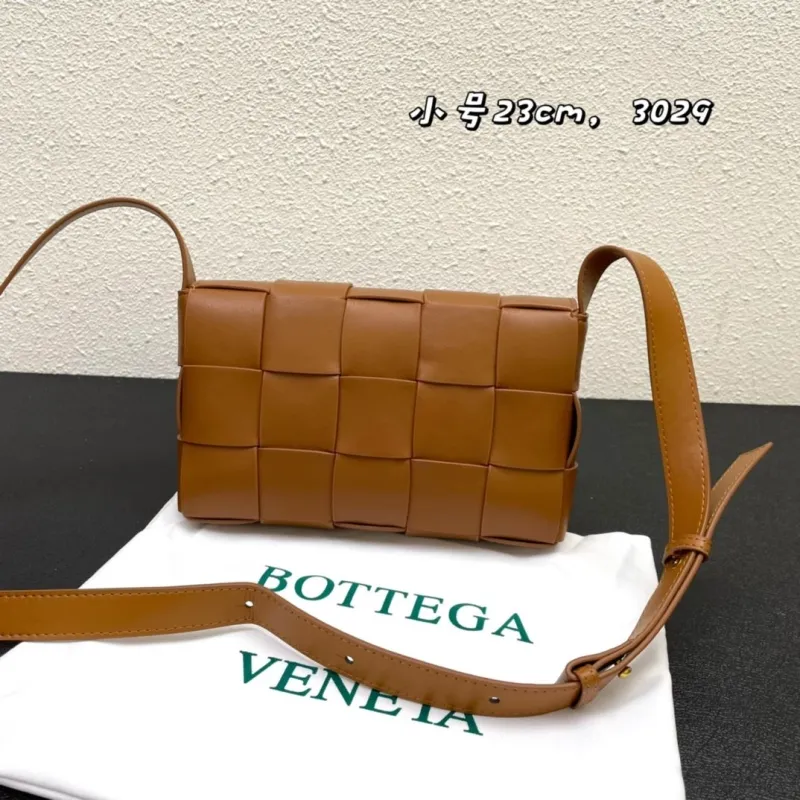 Bottega Veneta Small Brown Crossbody Bag 23cm 3029 - Image 3