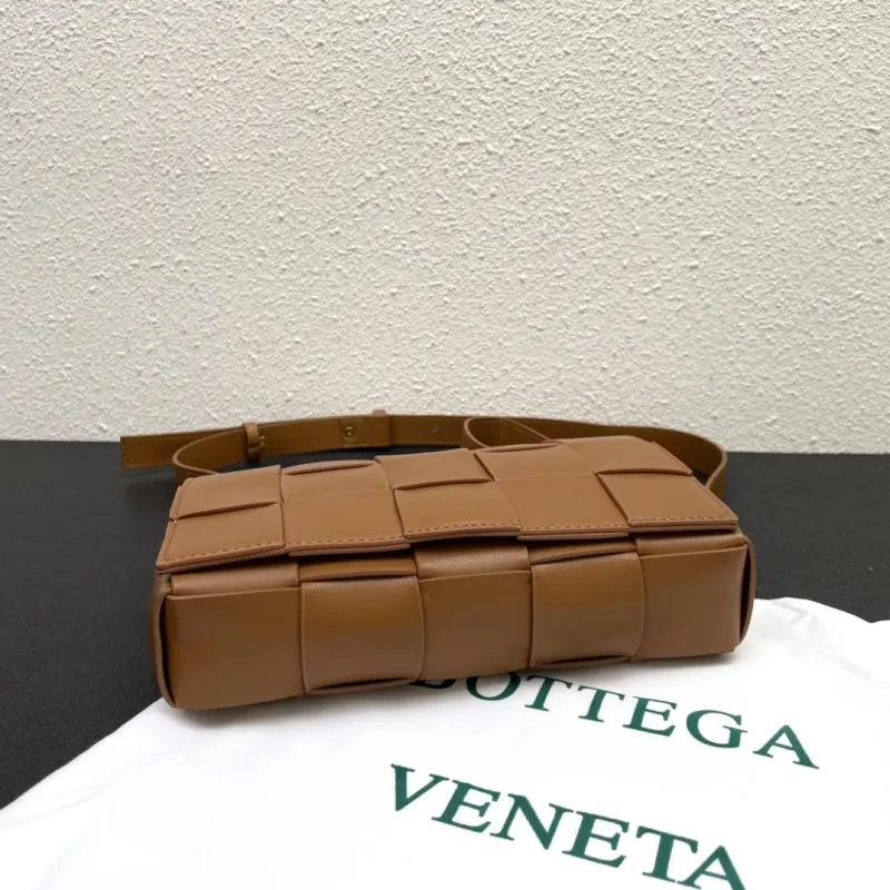 Bottega Veneta Small Brown Crossbody Bag 23cm 3029 - Image 4