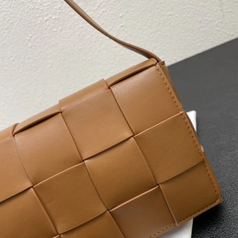 Bottega Veneta Small Brown Crossbody Bag 23cm 3029 - Image 7