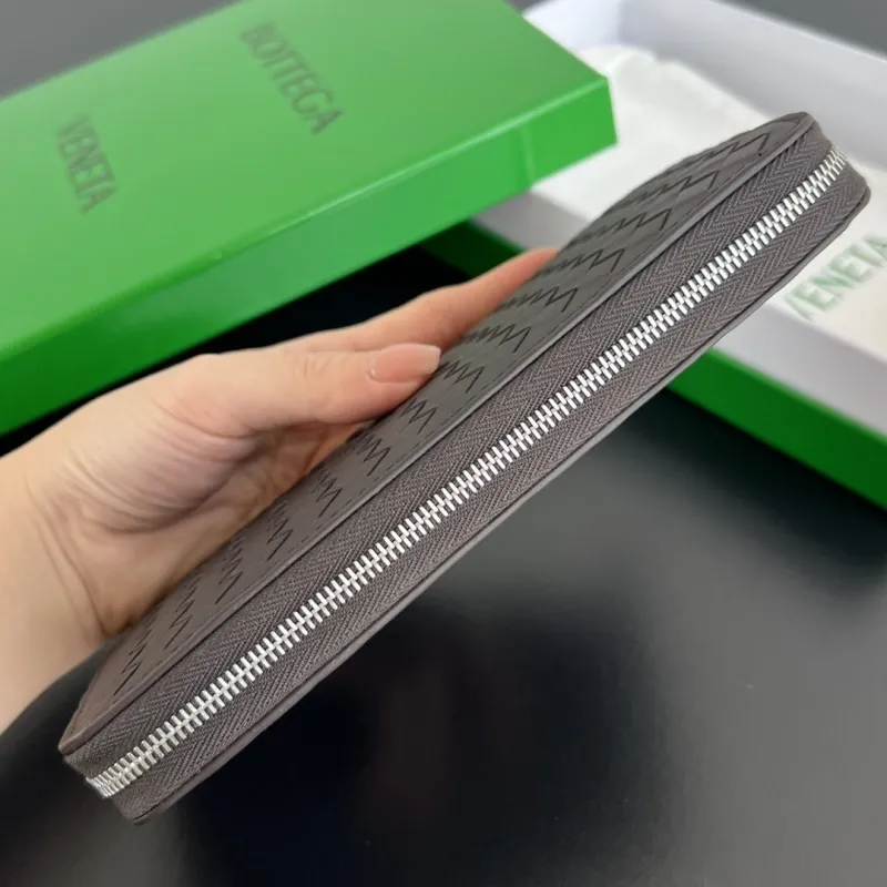 Alternative view of BV Wallets-18