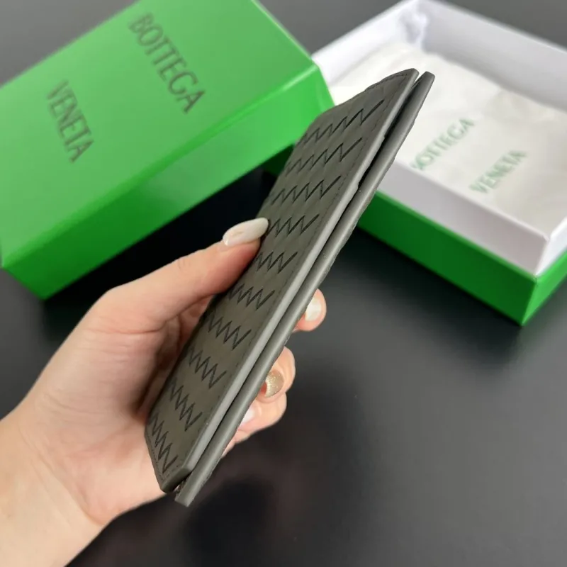 Alternative view of BV Wallets-20