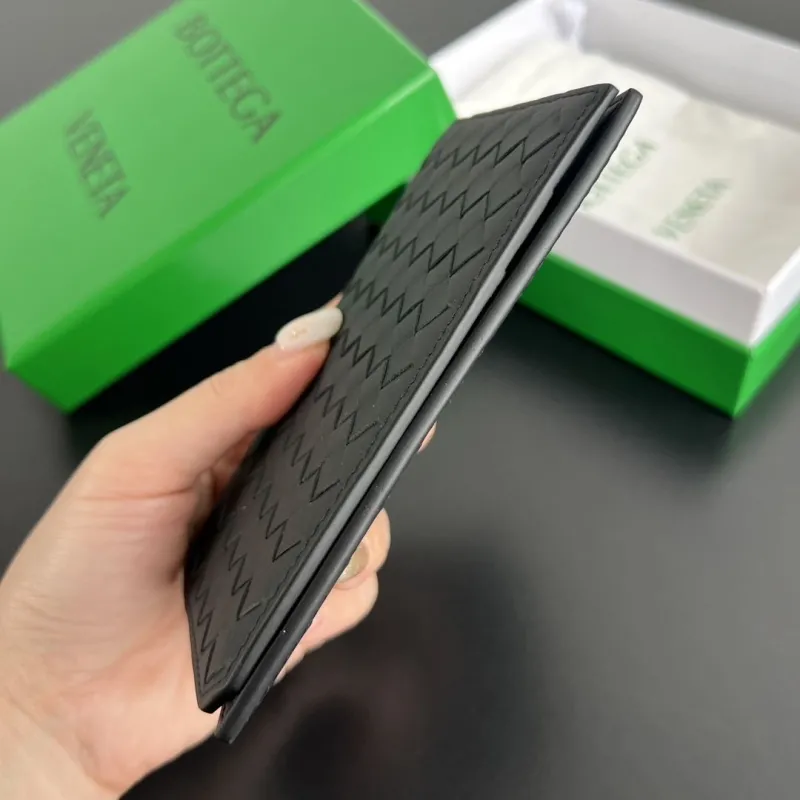Alternative view of BV Wallets-21