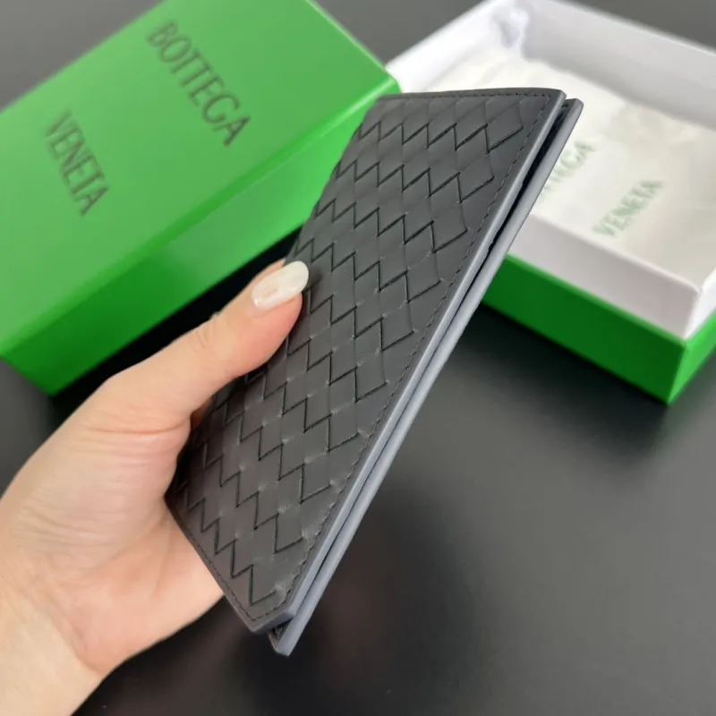 Alternative view of BV Wallets-23