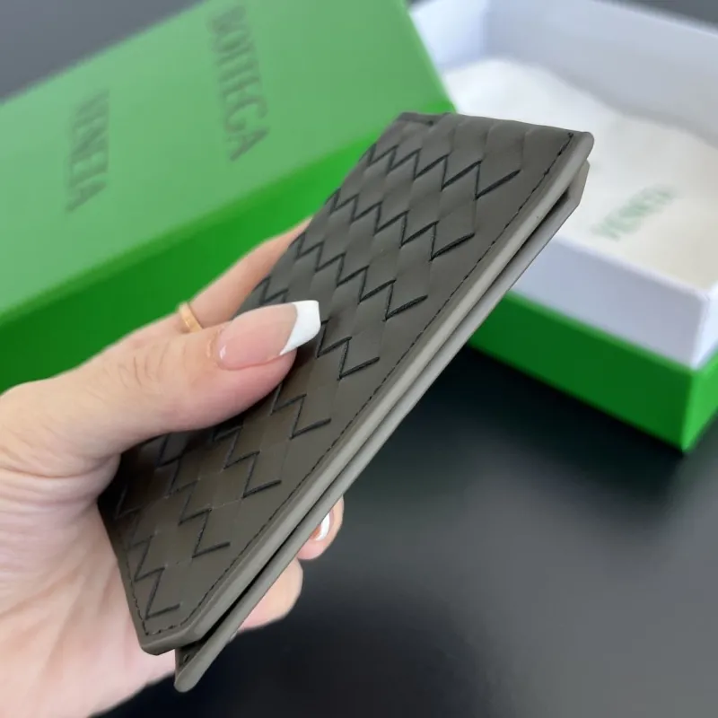 Alternative view of BV Wallets-24
