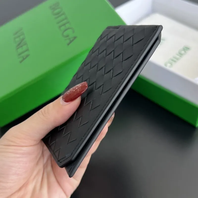 Alternative view of BV Wallets-25