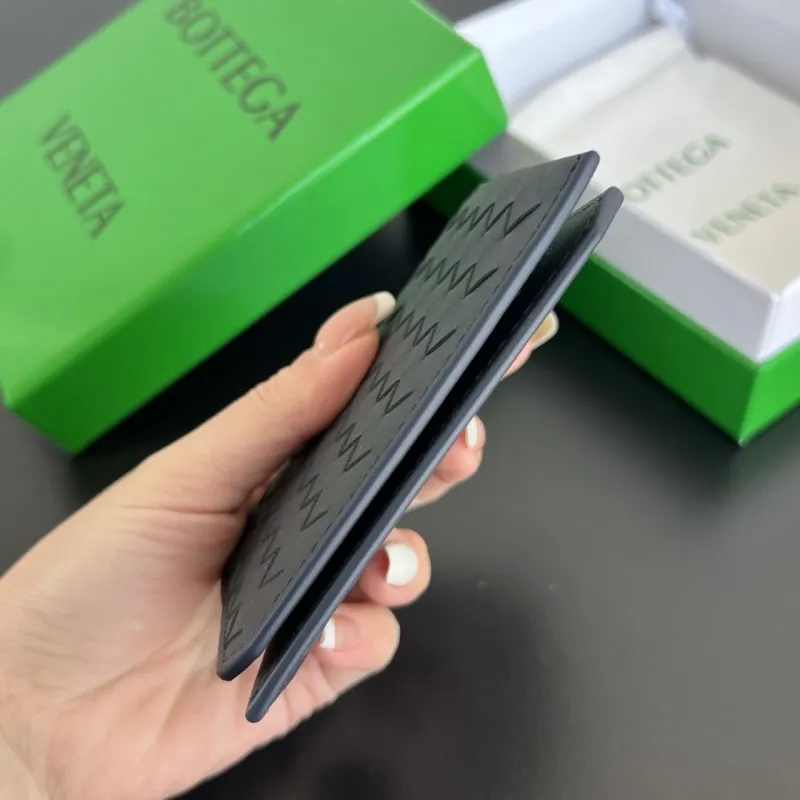 Alternative view of BV Wallets-27