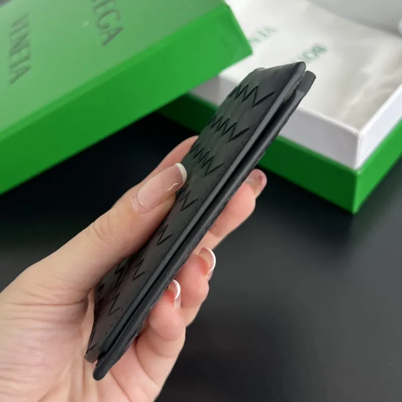 Alternative view of BV Wallets-28