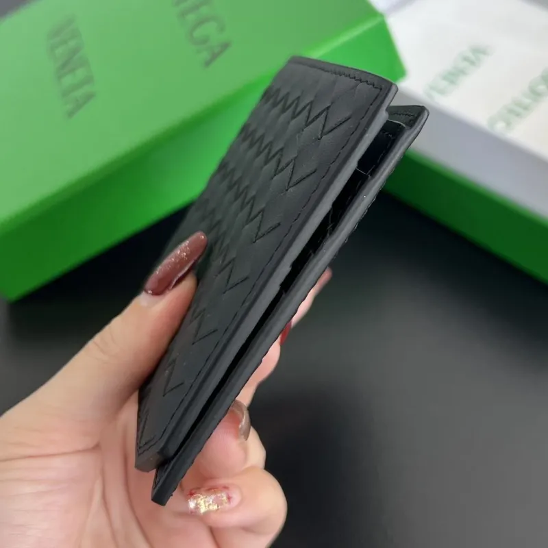 Alternative view of BV Wallets-34