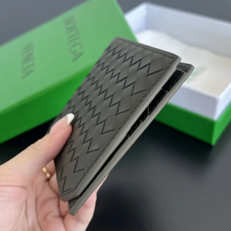 Alternative view of BV Wallets-35