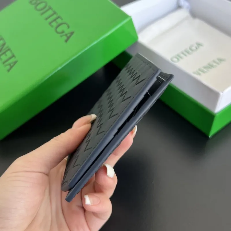 Alternative view of BV Wallets-37