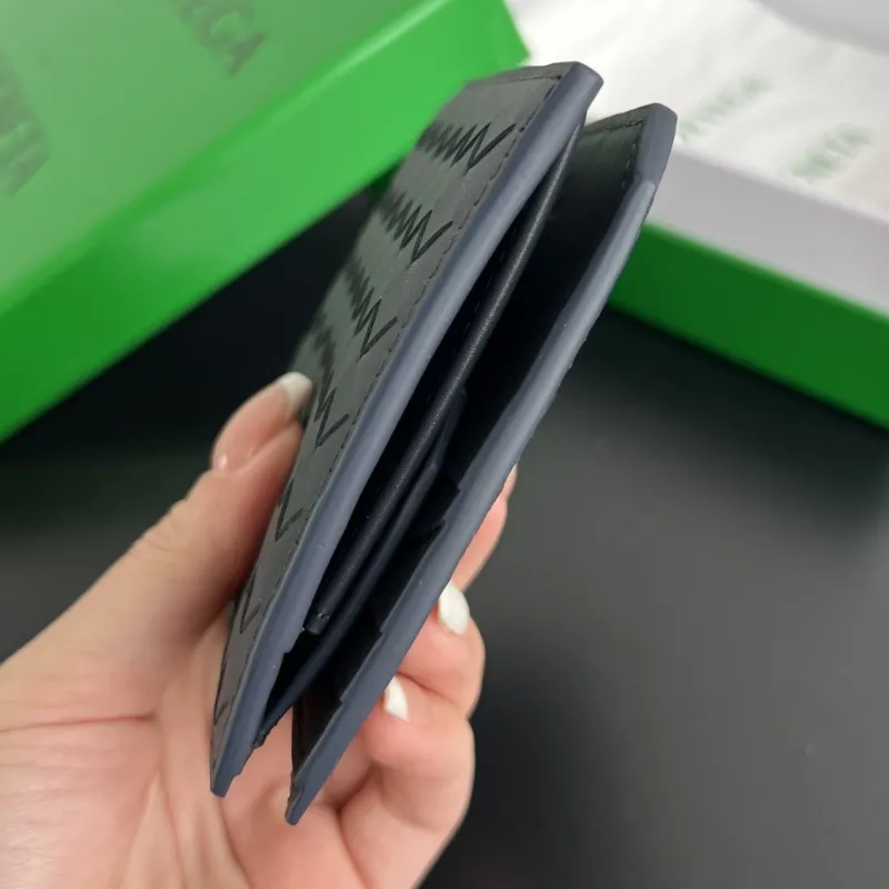 Alternative view of BV Wallets-41