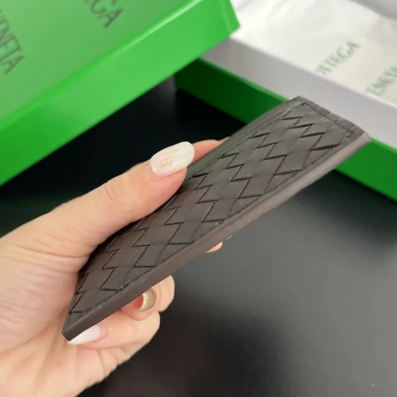 Alternative view of BV Wallets-50
