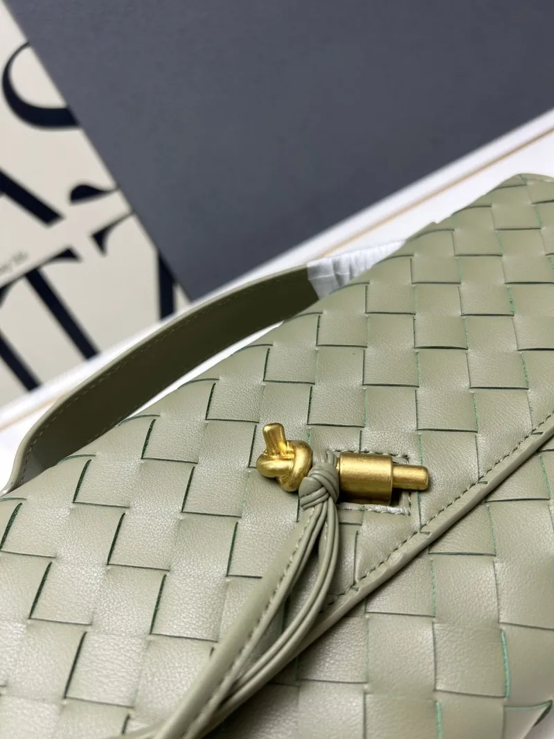 BV S06335-1 Light Green Long Clutch Handbag - Image 5