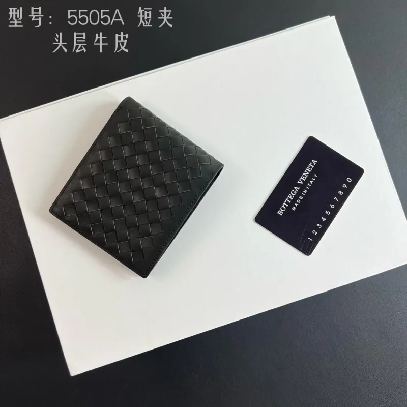 Alternative view of BV Wallets-68