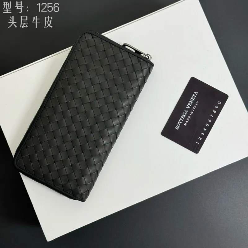 Alternative view of BV Wallets-70