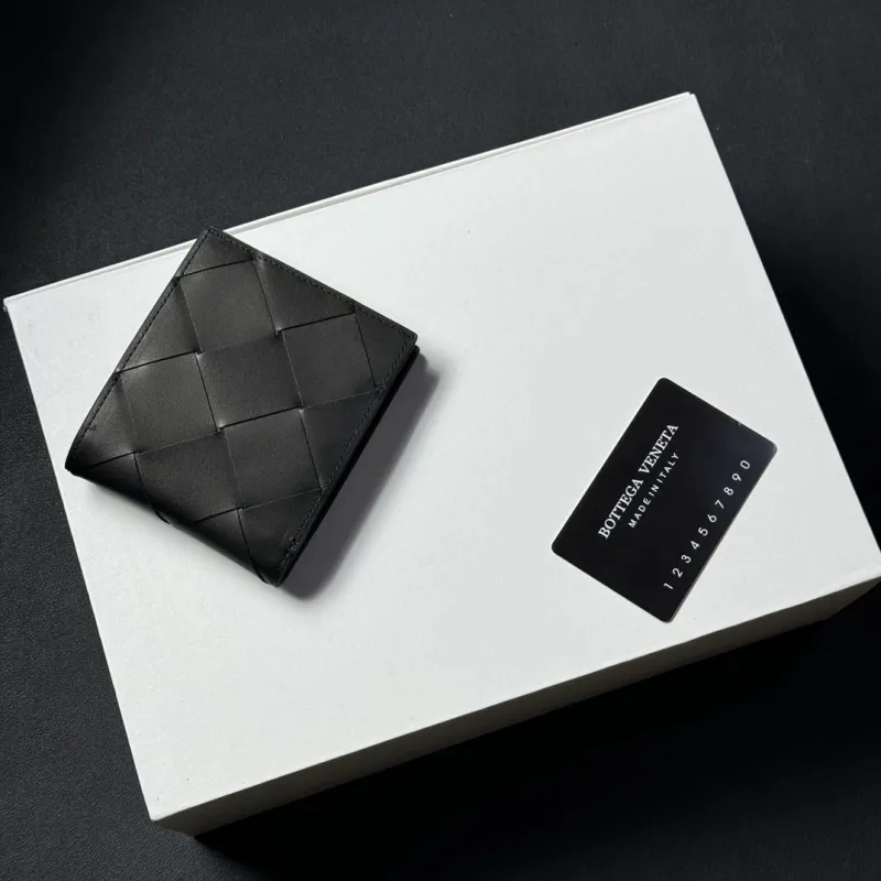 Alternative view of BV Wallets-71