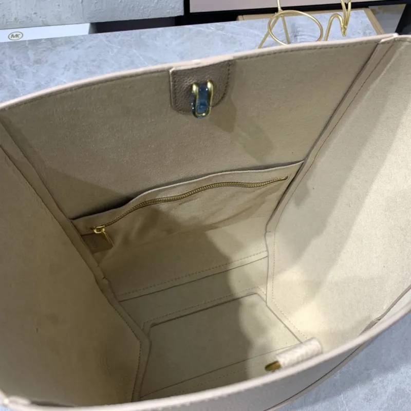 Celine Beige Leather Bucket Bag - Image 8