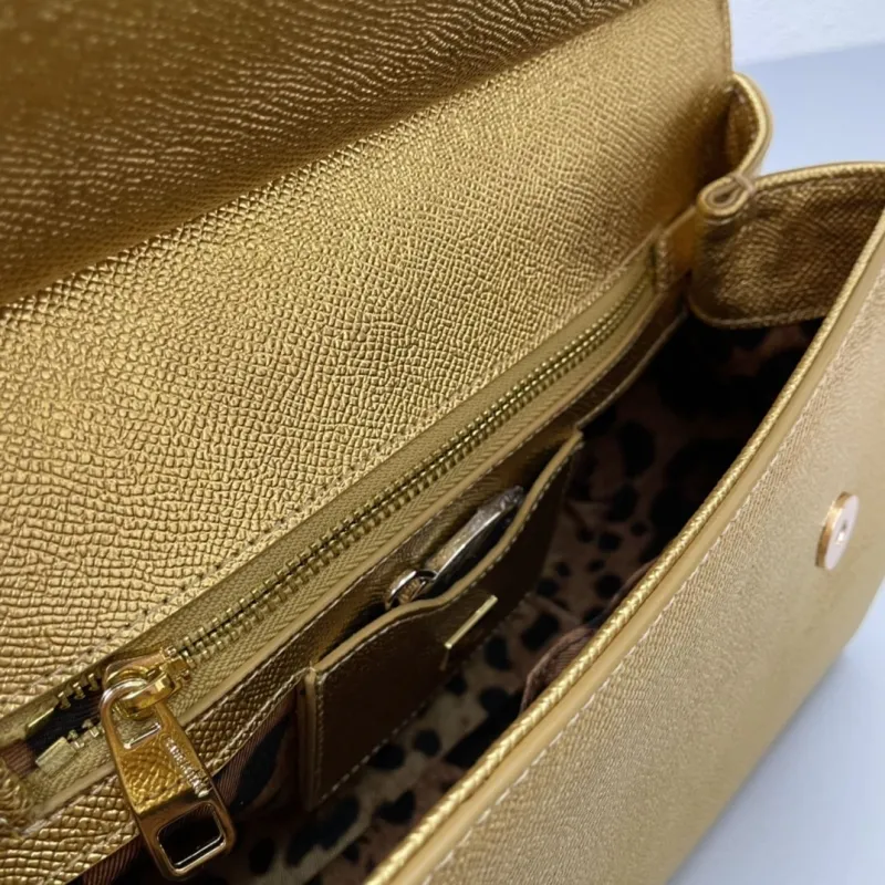 Dolce & Gabbana Gold Handbag 207 - Image 9