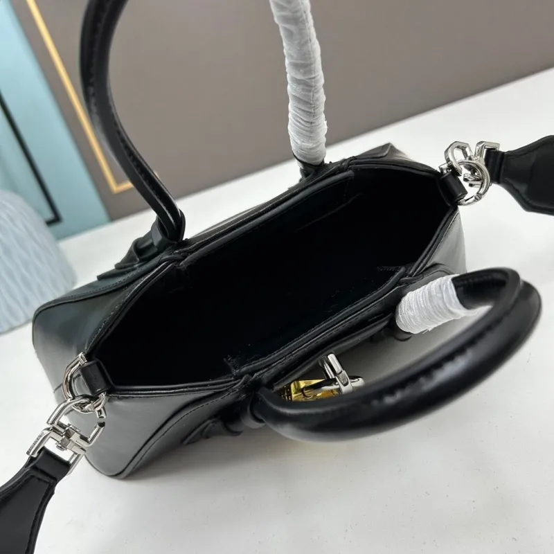 Givenchy Black Leather Crossbody Handbag - Image 7