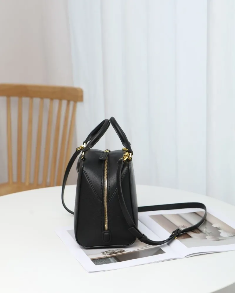 Givenchy Black Leather Crossbody Handbag - Image 3