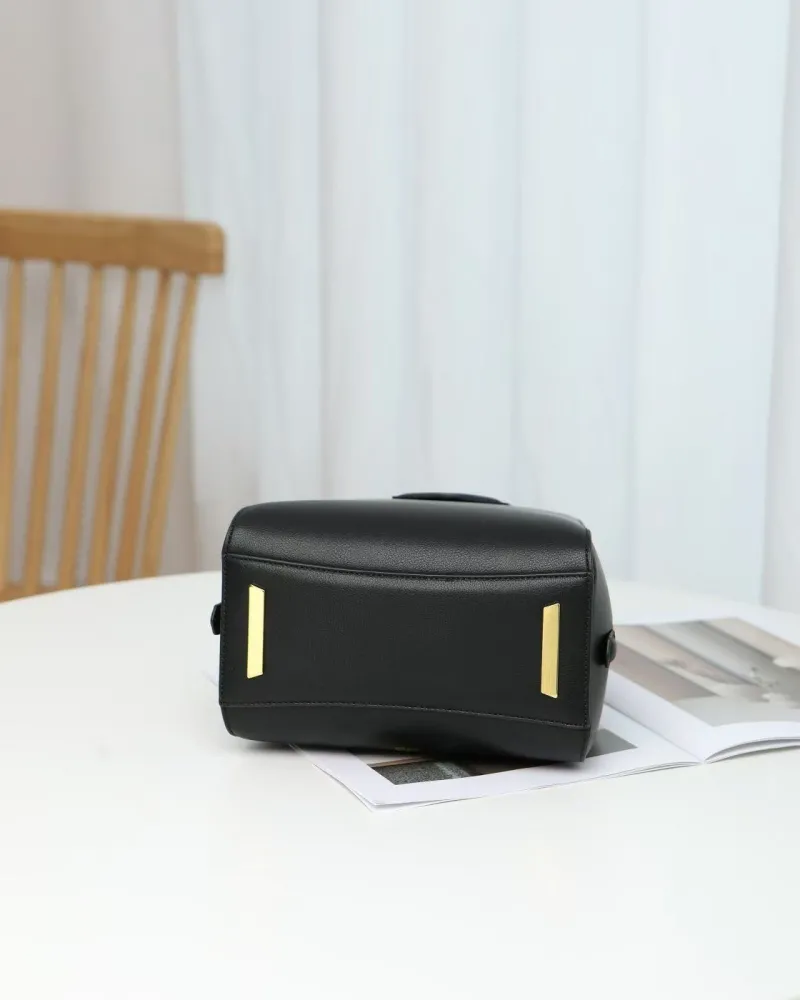 Givenchy Black Leather Crossbody Handbag - Image 4
