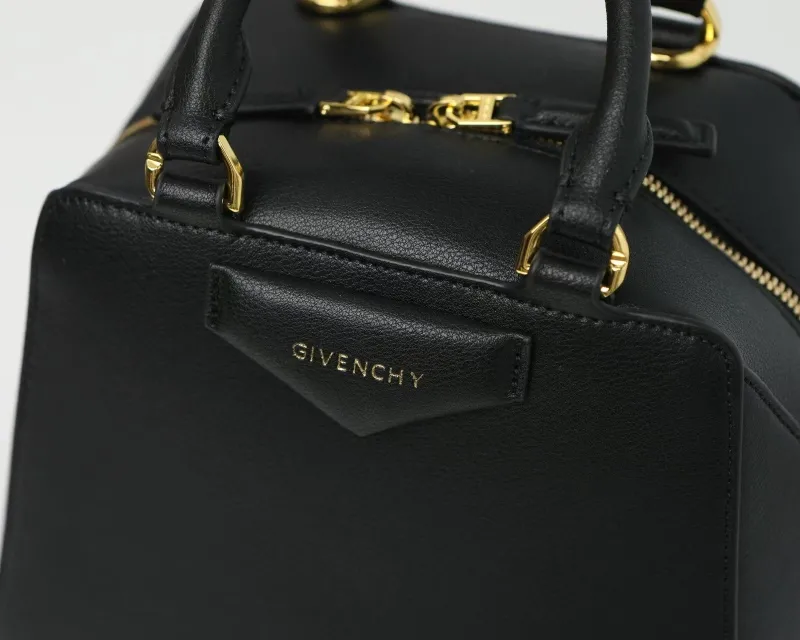 Givenchy Black Leather Crossbody Handbag - Image 6