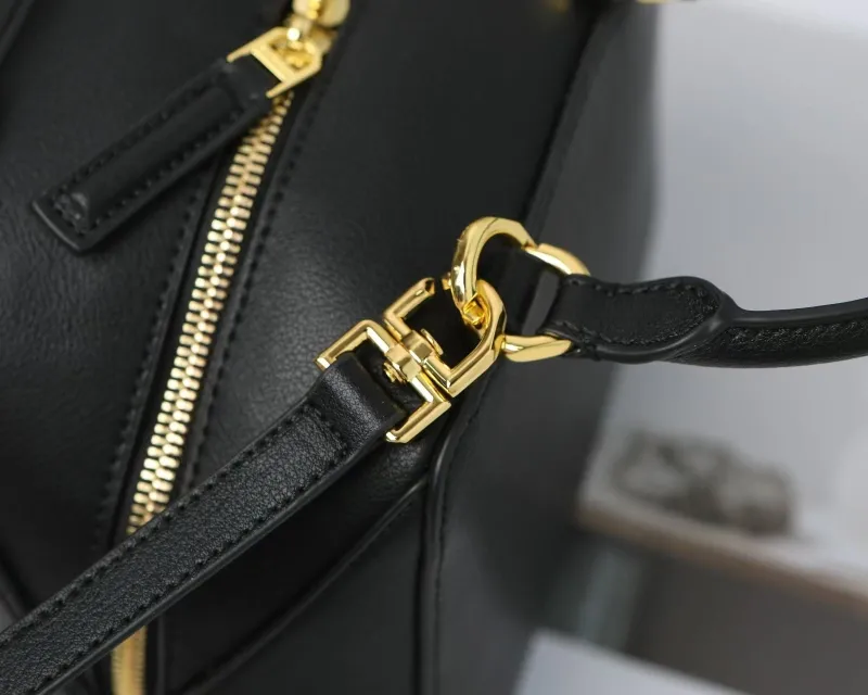 Givenchy Black Leather Crossbody Handbag - Image 8