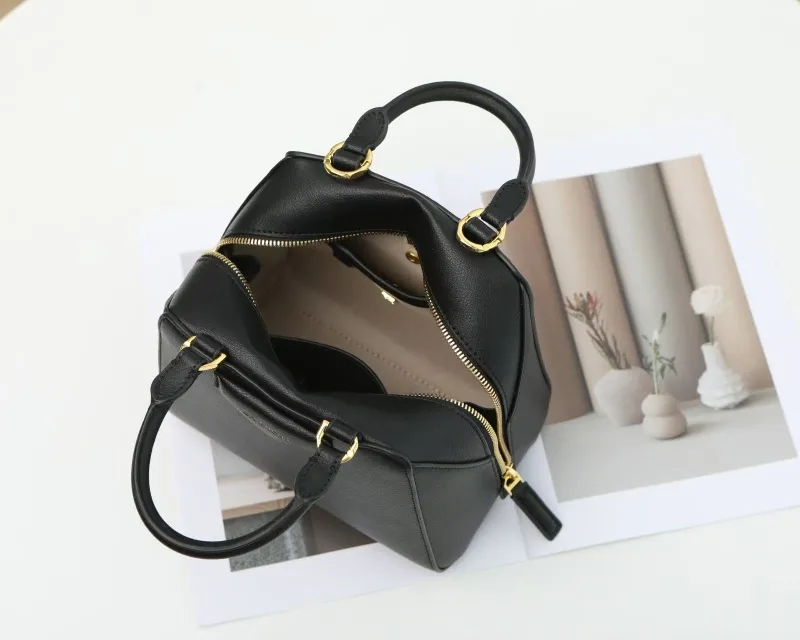 Givenchy Black Leather Crossbody Handbag - Image 9