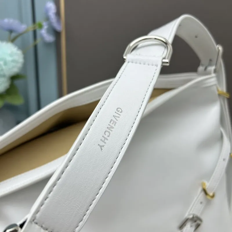 Givenchy White Leather Shoulder Bag - Image 6