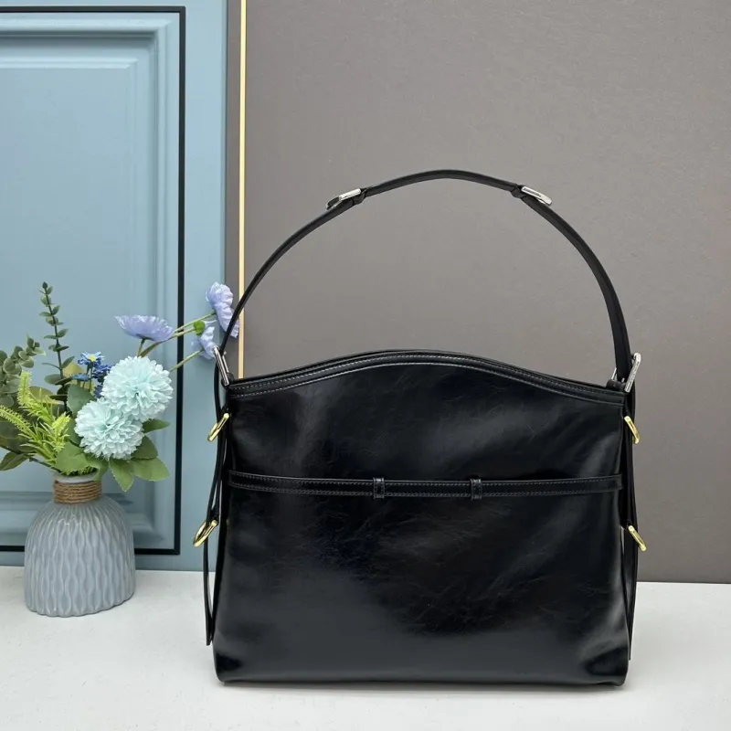 Givenchy Black Leather Shoulder Bag - Image 3