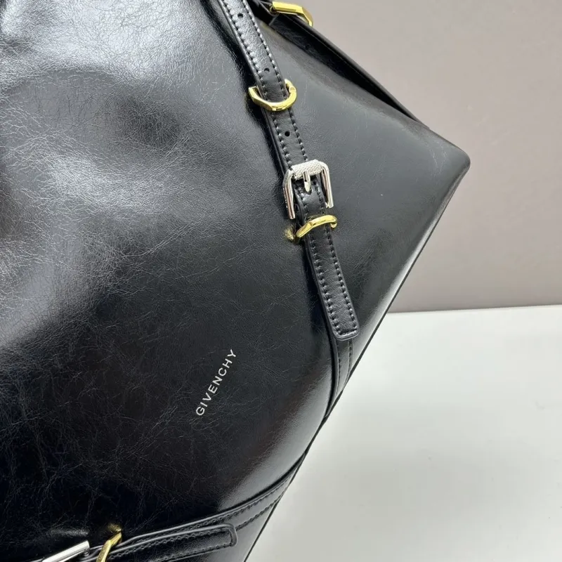 Givenchy Black Leather Shoulder Bag - Image 5