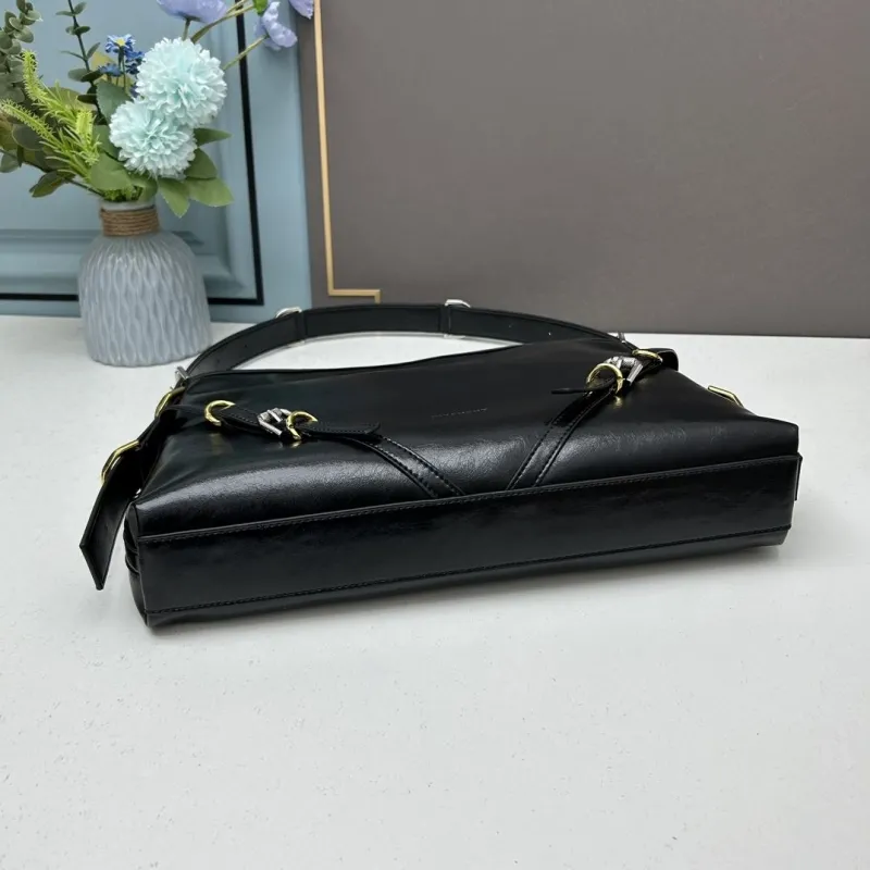 Givenchy Black Leather Shoulder Bag - Image 6