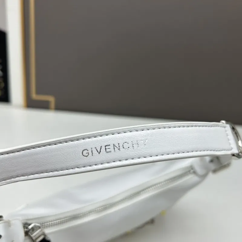 Givenchy White Leather Shoulder Bag 64 - Image 6