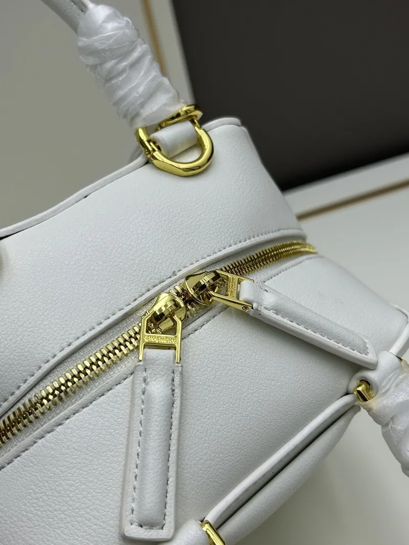 Givenchy White Leather Handbag with Shoulder Strap 22x19x13.5cm - Image 6