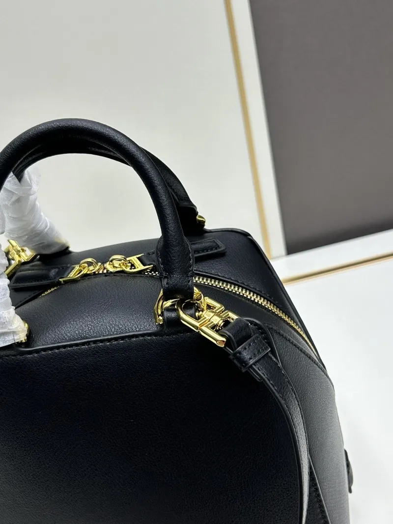 Givenchy Black Leather Crossbody Handbag - Image 6