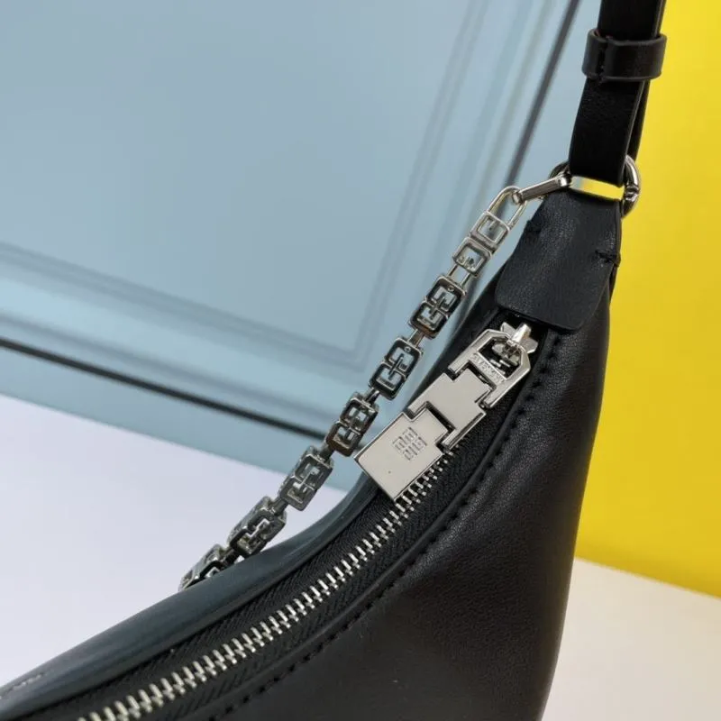 Givenchy Large Black Leather Shoulder Bag - Image 6
