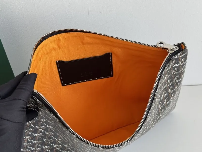 Goyard Black Zip Clutch Bag - Image 8