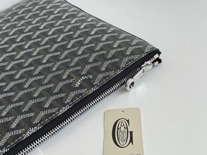 Goyard Black Zip Clutch Bag - Image 4
