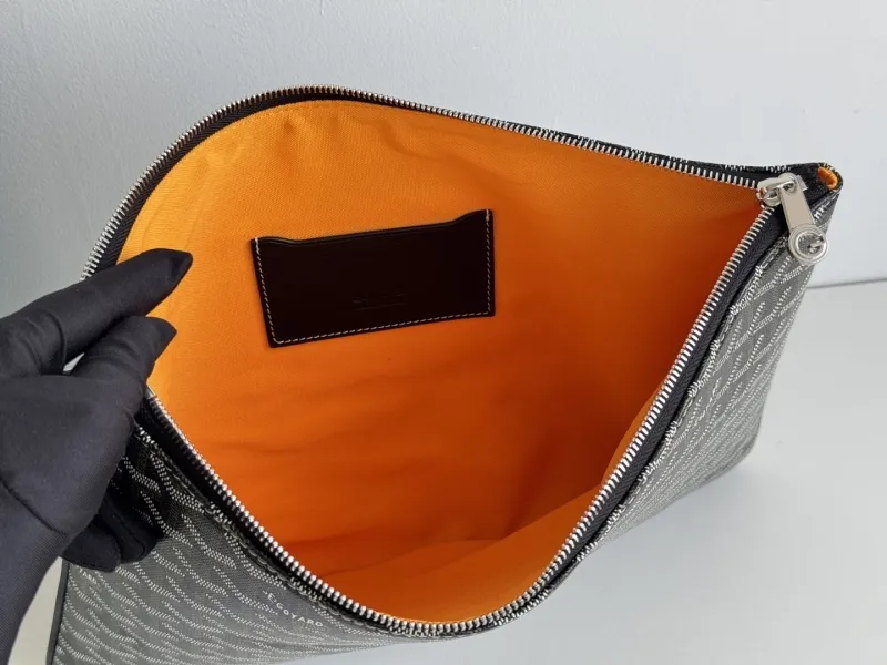 Goyard Black Zip Clutch Bag - Image 8