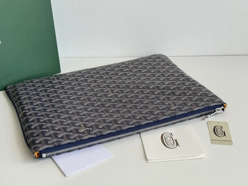 Goyard Navy Zip Clutch Bag - Image 3