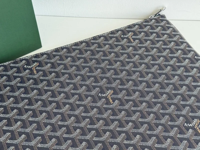 Goyard Navy Zip Clutch Bag - Image 6